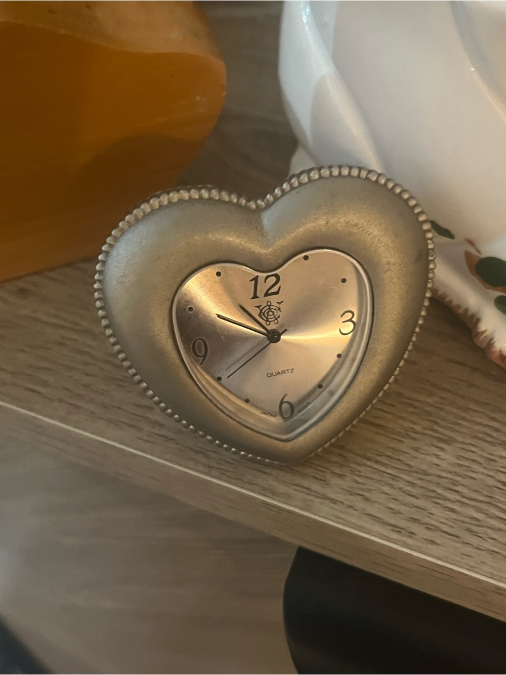 Heart-Shaped Silver Table Clock - Quartz Miniature